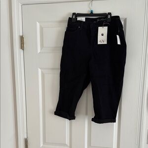Black Cropped Capris Jeans